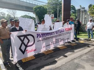 Unjuk Rasa di Kejati Sumsel, Dian HS Ketua Lembaga PST Minta EDS Ditetapkan Sebagai Tersangka