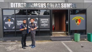 Feri didampingi ADV Herman Hamzah Hadiri Undangan Klarifikasi Polda Sum-sel