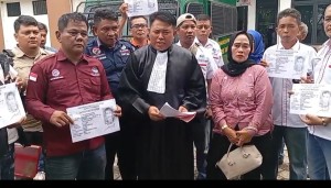 KRIMINALISASI JURNALIS?Tiga Wartawan Diseret ke Pengadilan, Kuasa Hukum: Ada Kejanggalan Fatal dalam Dakwaan.