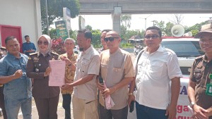 Terkait Dugaan Membackup Kasus Dugaan Pemalsuan Akta Pengoperan Hak Tanah, AMUK Laporkan Oknum Jaksa SP Ke Kejati Sumsel