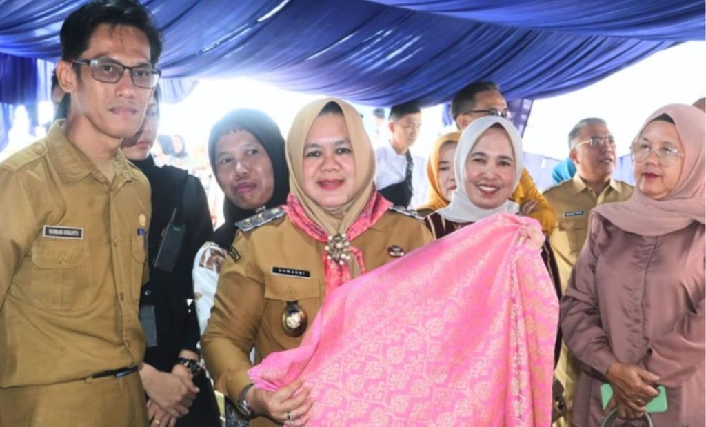 Tantangan Pengerajin Muda, Wabup Muara Enim Ciptakan Motif Songket Baru Saingi Mak Raje