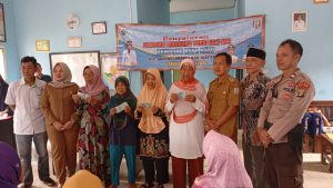 Kepala Kampung Kayu Batu salurkan BLT DD Ekstrim tahap II
