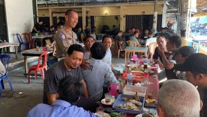 Cara Jitu Tekan Kecelakaan, Satlantas Polres Bangka Barat Sosialisasi di Warung Kopi