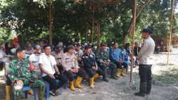 Polsek SP Padang Tanam Jagung Bareng Petani
